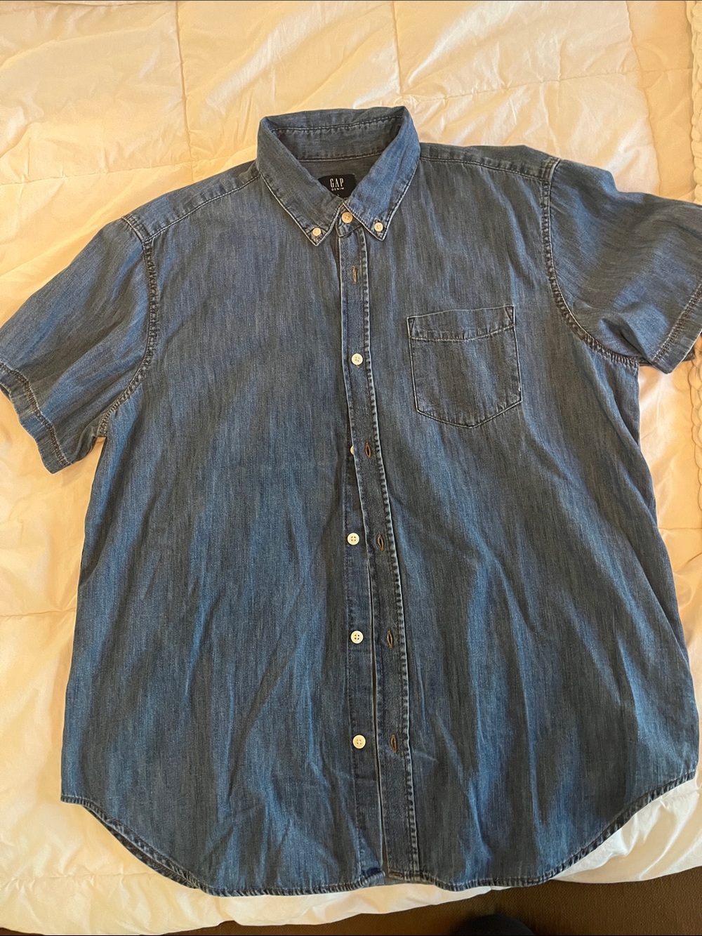 GAP Men's Short-Sleeve Denim Button-Down Shirt